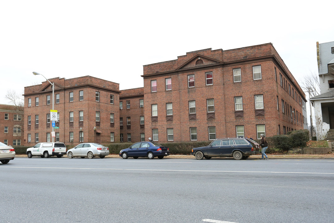 3000 Reisterstown Rd in Baltimore, MD - Foto de edificio