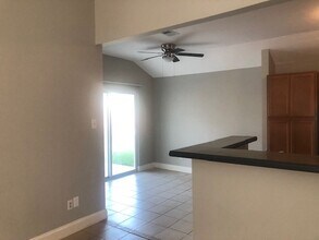 5015 Maurita Dr in Spring, TX - Foto de edificio - Building Photo