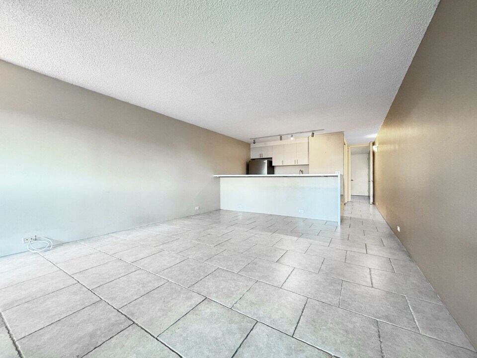 3030 Pualei Cir in Honolulu, HI - Building Photo