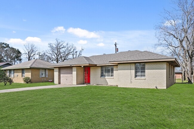 property at 8829 Woodlyn Rd