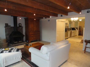 13902 Calvert St in Van Nuys, CA - Foto de edificio - Building Photo