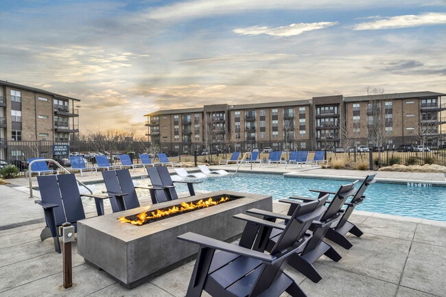 Axis Grand Crossing in Grand Prairie, TX - Building Photo - Building Photo