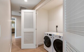 39 S Los Robles Ave, Unit 5009 in Pasadena, CA - Building Photo - Building Photo