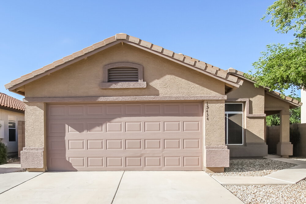 15434 W Gelding Dr in Surprise, AZ - Building Photo