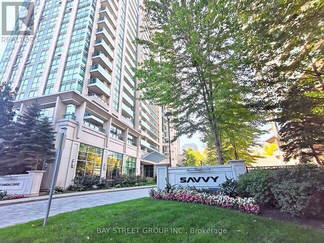 17 Anndale Dr in Toronto, ON - Building Photo - Building Photo