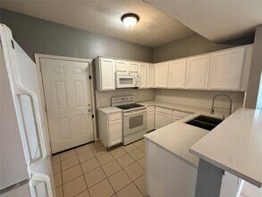 8126 Jutland Rd in Houston, TX - Building Photo - Building Photo