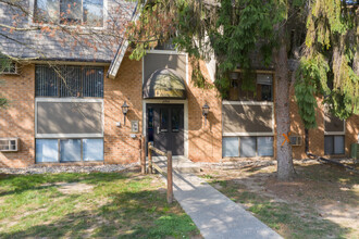 Westridge Apartments in Toledo, OH - Foto de edificio - Building Photo