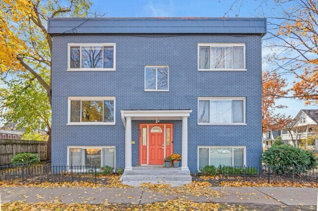property at 423 W 31st St