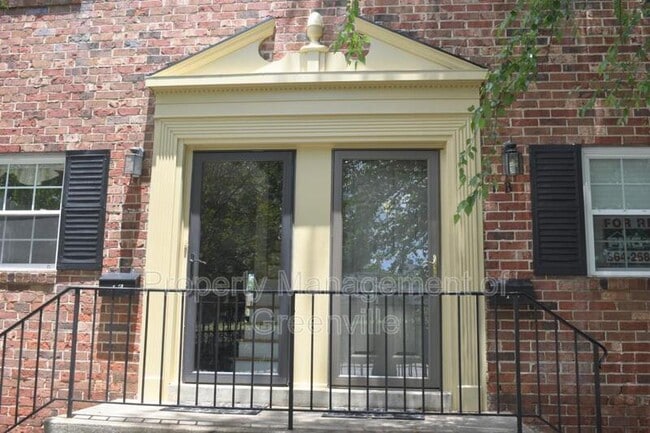 property at 2530 E North St