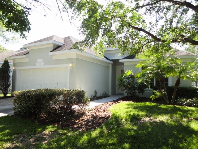9303 Huntington Park Way in Tampa, FL - Building Photo