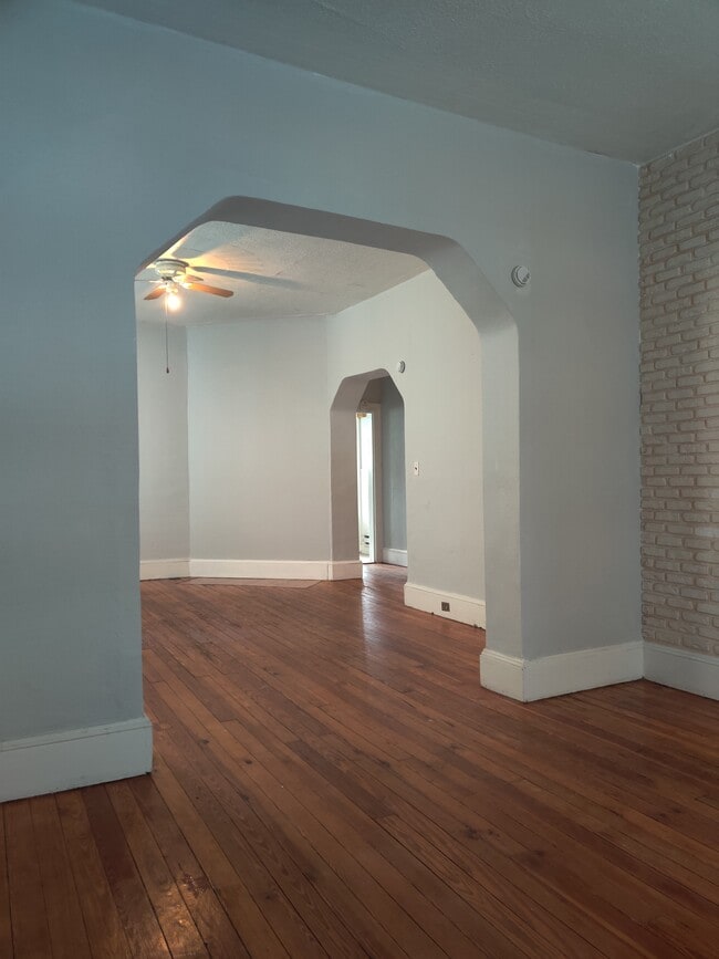 915 W Elm St, Unit Apt 1 in Scranton, PA - Building Photo - Building Photo