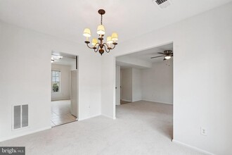 5450 Lighthouse Ln in Burke, VA - Building Photo - Building Photo