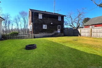 91 Bailey Ln in Milford, CT - Foto de edificio - Building Photo