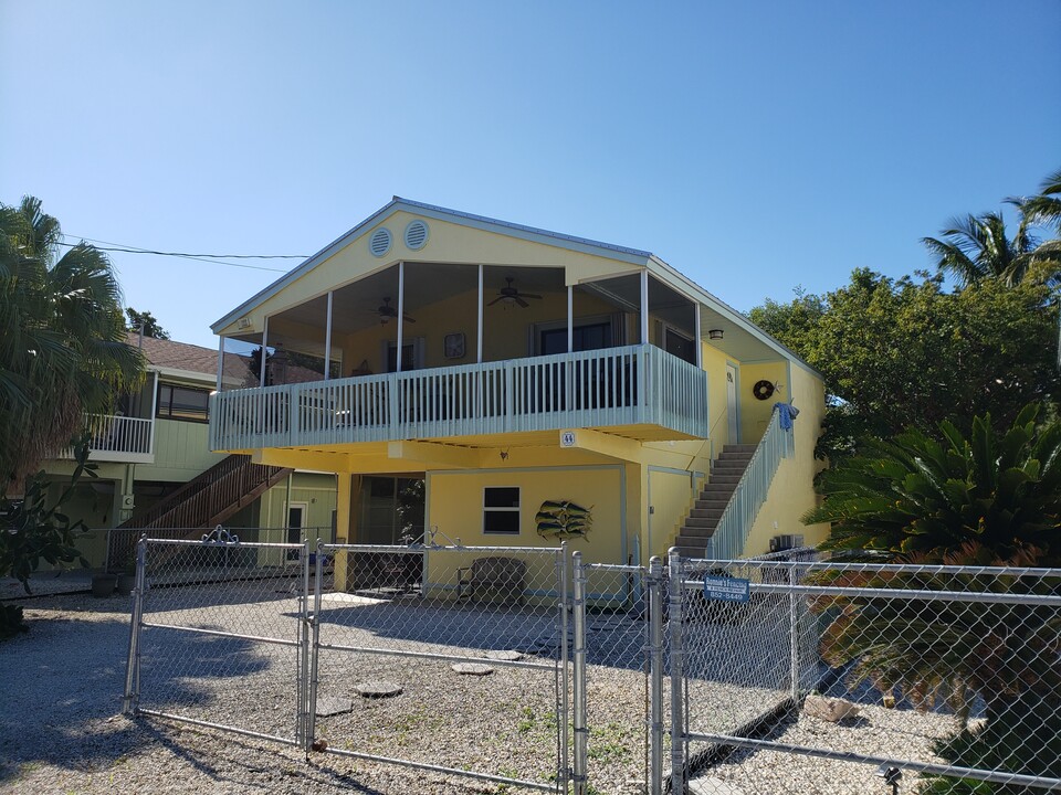 44 Gumbo Limbo Ave, Unit Upstairs in Key Largo, FL - Building Photo