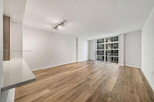1756 N Bayshore Dr, Unit 18F in Miami, FL - Building Photo