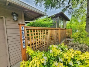 16827 NE 32nd St in Bellevue, WA - Building Photo - Building Photo
