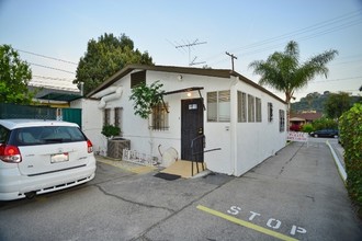 901 E Acacia Ave in Glendale, CA - Building Photo - Building Photo