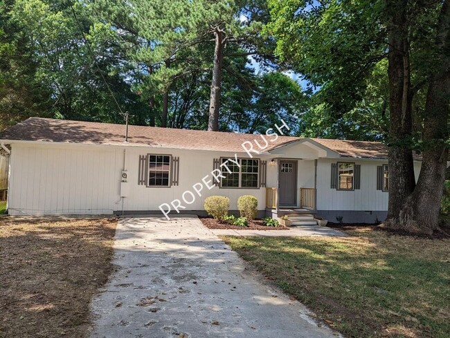 1326 Fernwood Dr in La Fayette, GA - Foto de edificio - Building Photo