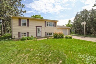 201 Maureen Dr in Brandon, SD - Building Photo - Building Photo