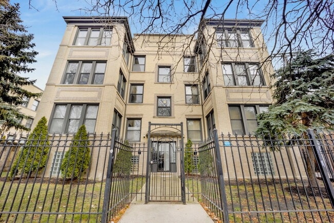 4840 N Kimball Ave, Unit J03P in Chicago, IL - Building Photo - Building Photo