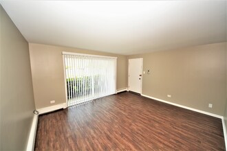 9422 S 78th Ct-Unit -1N in Hickory Hills, IL - Building Photo - Building Photo