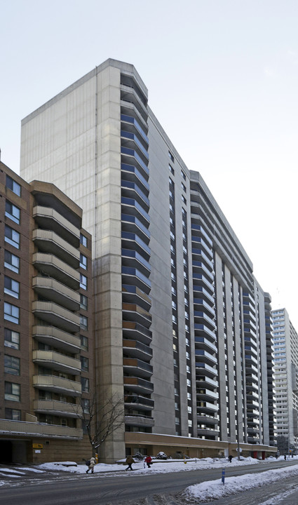 Bay Laurier Place in Ottawa, ON - Building Photo