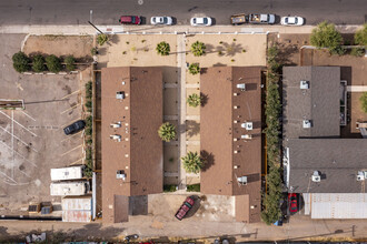 Remodeled one level apartments in Phoenix, AZ - Foto de edificio - Building Photo