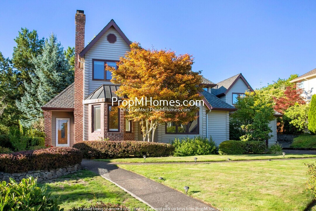 9127 NW Wood Rose Loop in Portland, OR - Foto de edificio