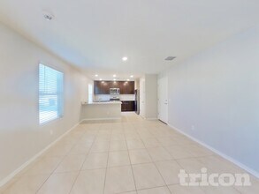 8023 W Albeniz Pl in Phoenix, AZ - Building Photo - Building Photo