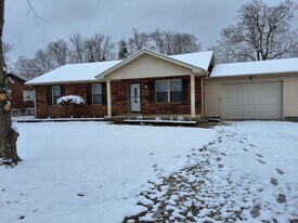1800 Preston St in Radcliff, KY - Building Photo