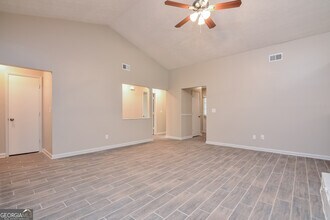 5324 Biffle Downs Rd in Stone Mountain, GA - Building Photo - Building Photo