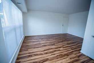 Newport Landing Apartments in Newport News, VA - Foto de edificio - Interior Photo