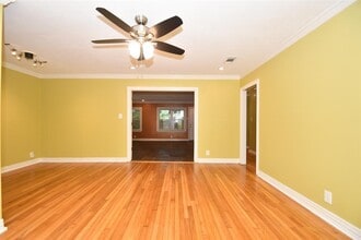 5535 Berry Creek Dr in Houston, TX - Building Photo - Building Photo