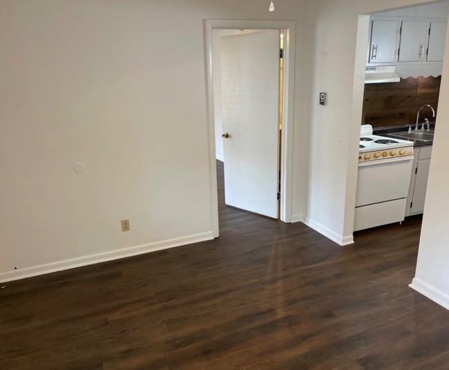 737 10th Ave in Huntington, WV - Foto de edificio - Building Photo