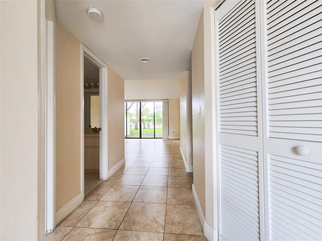 11525 Terra Bella Blvd in Plantation, FL - Building Photo - Building Photo