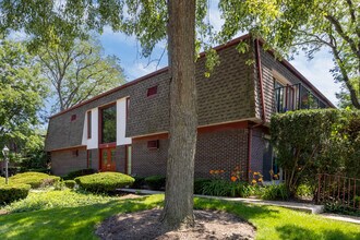 1007 Deerfield Rd in Deerfield, IL - Building Photo - Building Photo