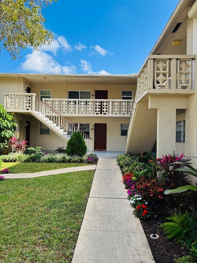 property at 606 S Center St