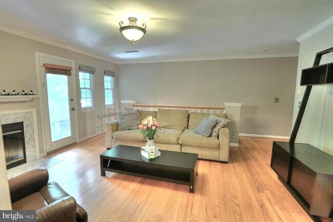 5704 Chapman Mill Dr in North Bethesda, MD - Building Photo - Building Photo
