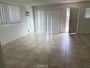 686 E Cottonwood Rd, Unit 7 in Palm Springs, CA - Building Photo - Building Photo