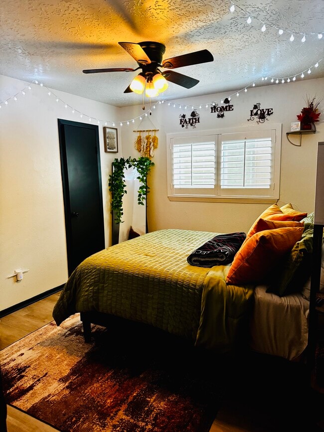 1702 Grand Park Dr in Missouri City, TX - Foto de edificio - Building Photo