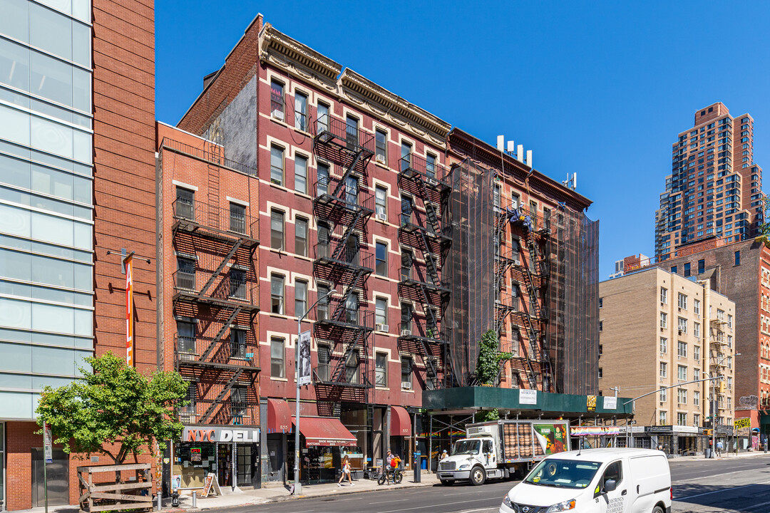 857 Ninth Ave in New York, NY - Foto de edificio