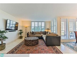 2100 N Ocean Blvd, Unit 5B in Fort Lauderdale, FL - Foto de edificio - Building Photo