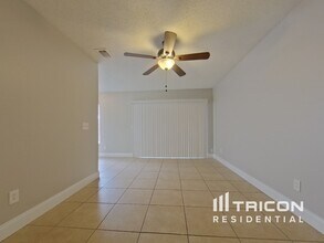 1015 Gotwalt Dr in Oviedo, FL - Foto de edificio - Building Photo