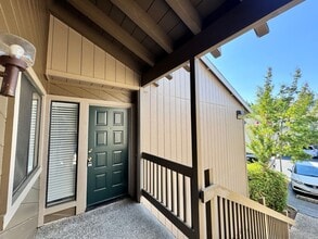 718 Dorothy Way in Auburn, CA - Building Photo - Building Photo