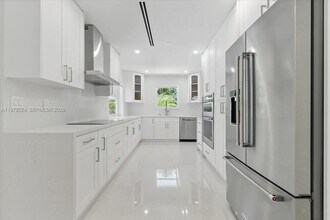 7860 SW 158th Terrace in Palmetto Bay, FL - Building Photo - Building Photo