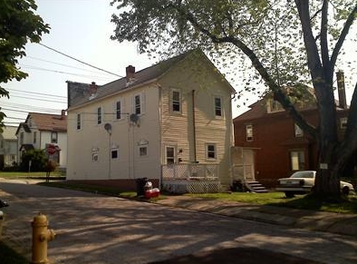 1010 W Tuscarawas Ave in Barberton, OH - Building Photo