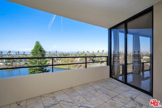 4316 Marina City Dr, Unit A Rare Brilliant in Marina Del Rey, CA - Building Photo - Building Photo