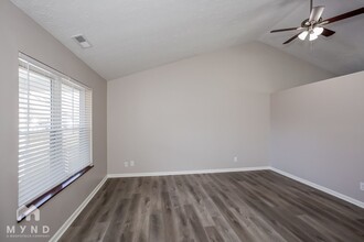 3820 Pebble Creek Dr in Indianapolis, IN - Building Photo - Building Photo
