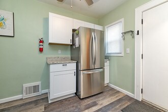 321 W Lapeer St in Lansing, MI - Foto de edificio - Building Photo