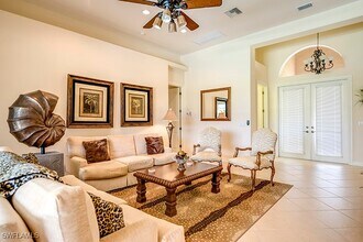 6101 Dogleg Dr in Naples, FL - Foto de edificio - Building Photo